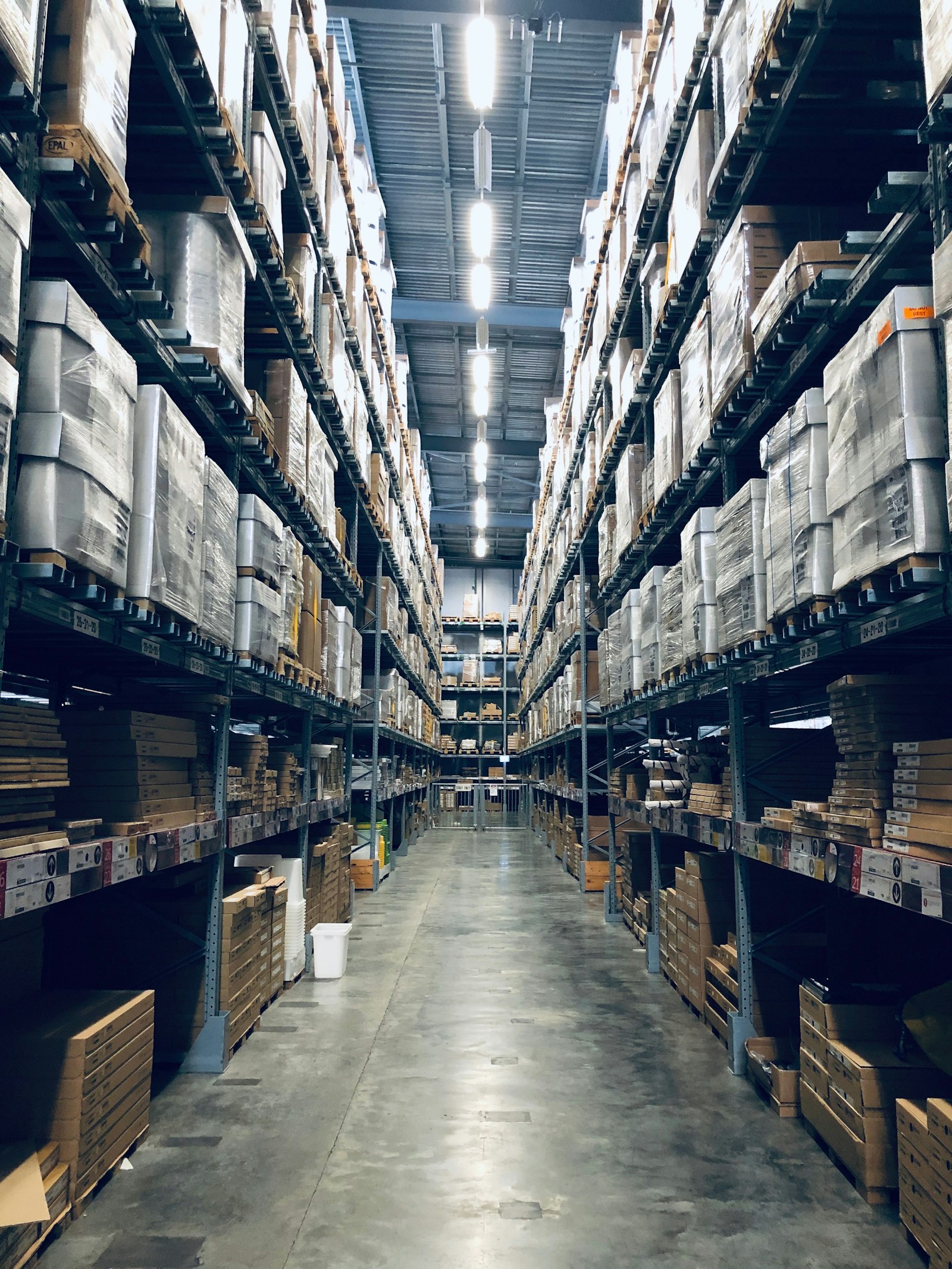 Fornecedores para minimercado: onde comprar e como negociar preço